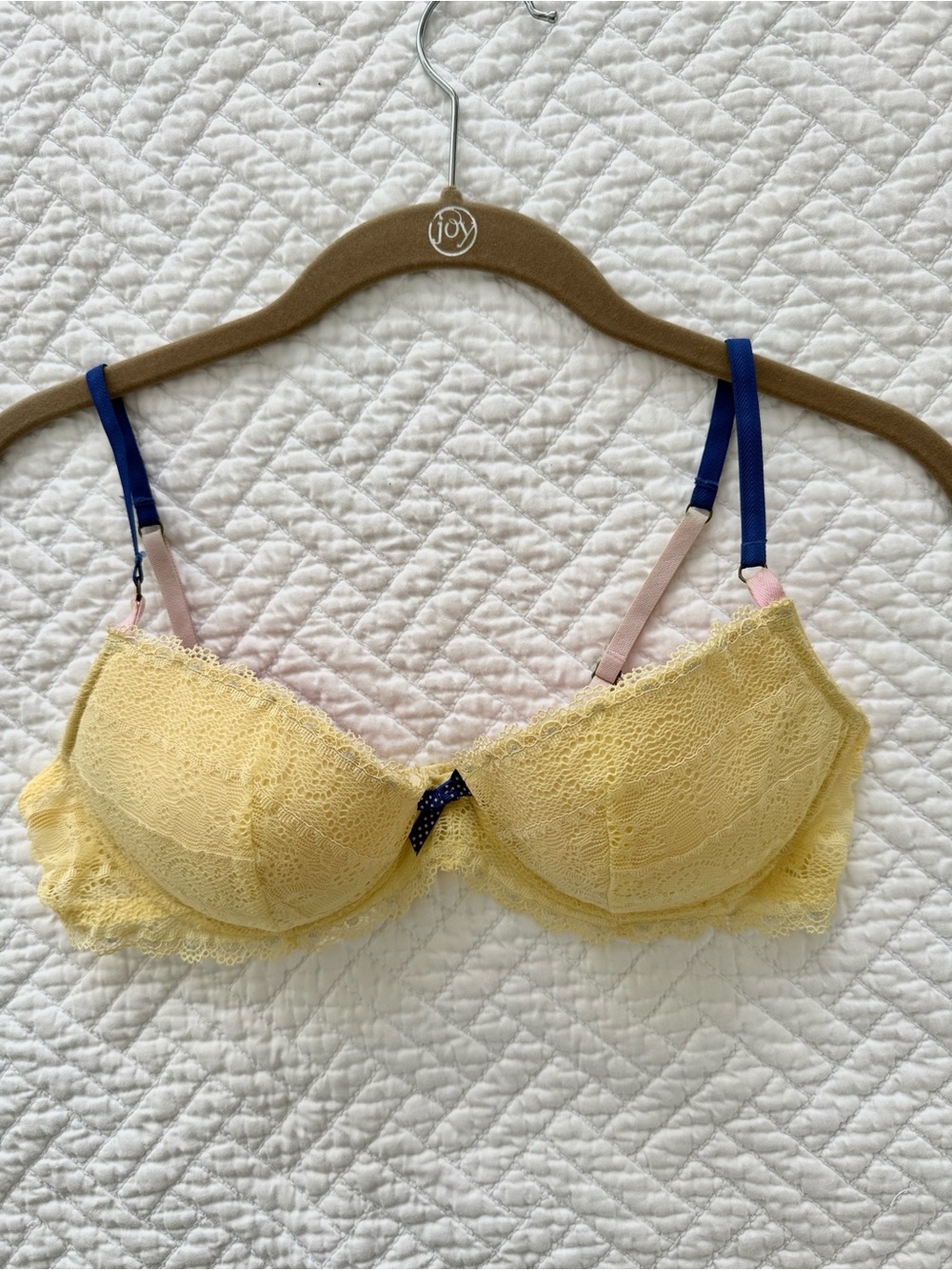 Victoria's Secret Yellow Lace Underwire Vintage Bra with Navy Straps 36 C Y2K